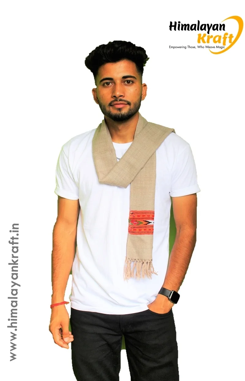 HK-Men-Muffler-grey-3.jpg.webp